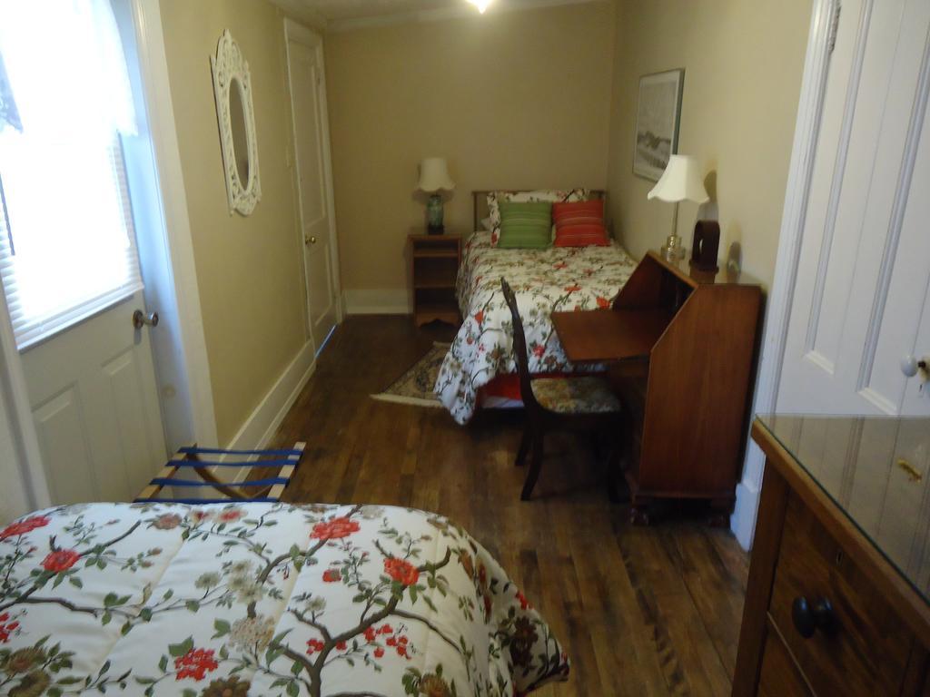 Governor'S Mansion Inn Miramichi Room photo