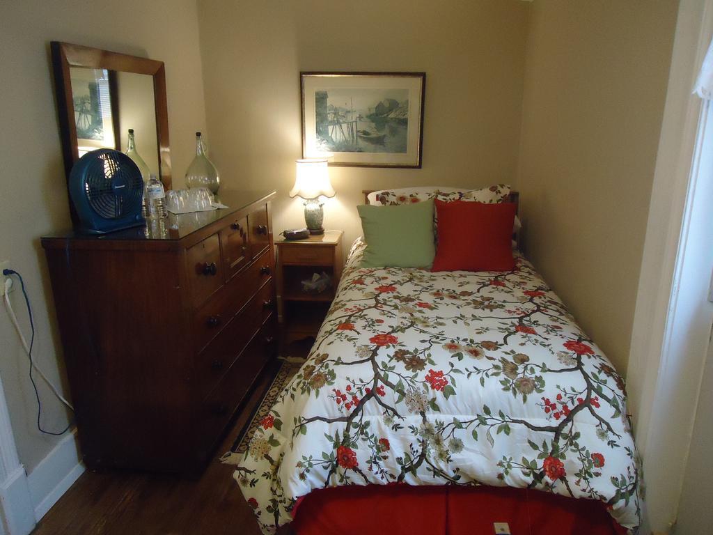 Governor'S Mansion Inn Miramichi Room photo