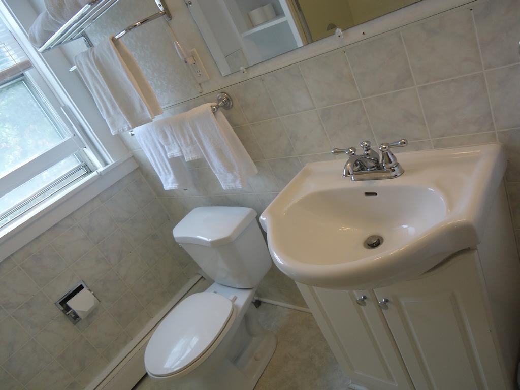 Governor'S Mansion Inn Miramichi Room photo