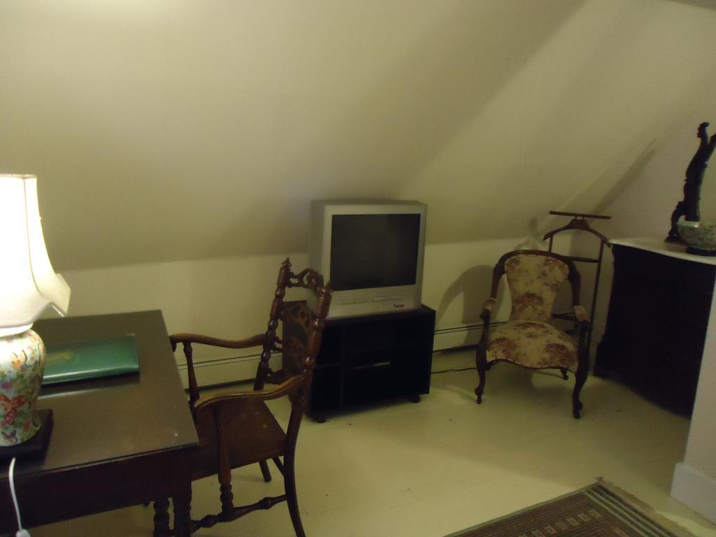 Governor'S Mansion Inn Miramichi Room photo