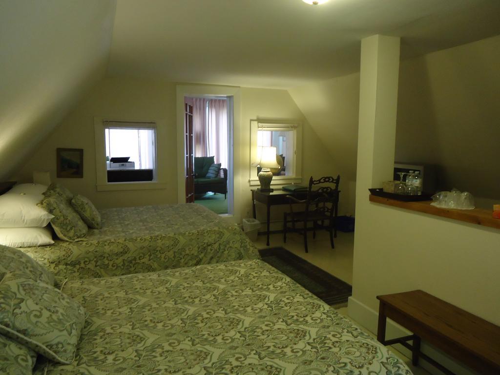 Governor'S Mansion Inn Miramichi Room photo