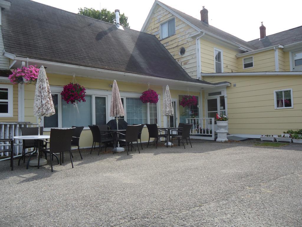 Governor'S Mansion Inn Miramichi Exterior photo