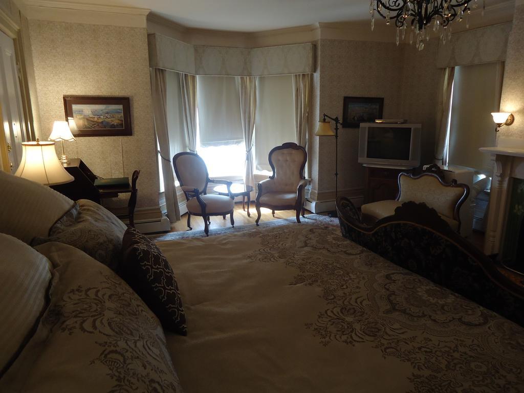 Governor'S Mansion Inn Miramichi Exterior photo
