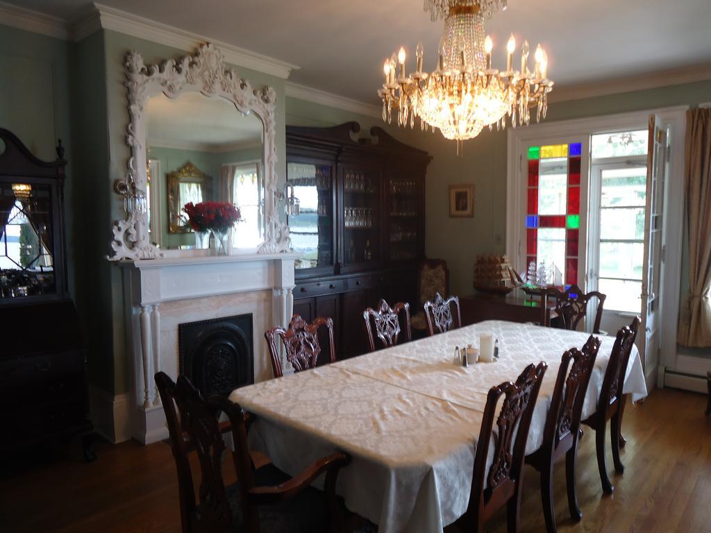 Governor'S Mansion Inn Miramichi Exterior photo