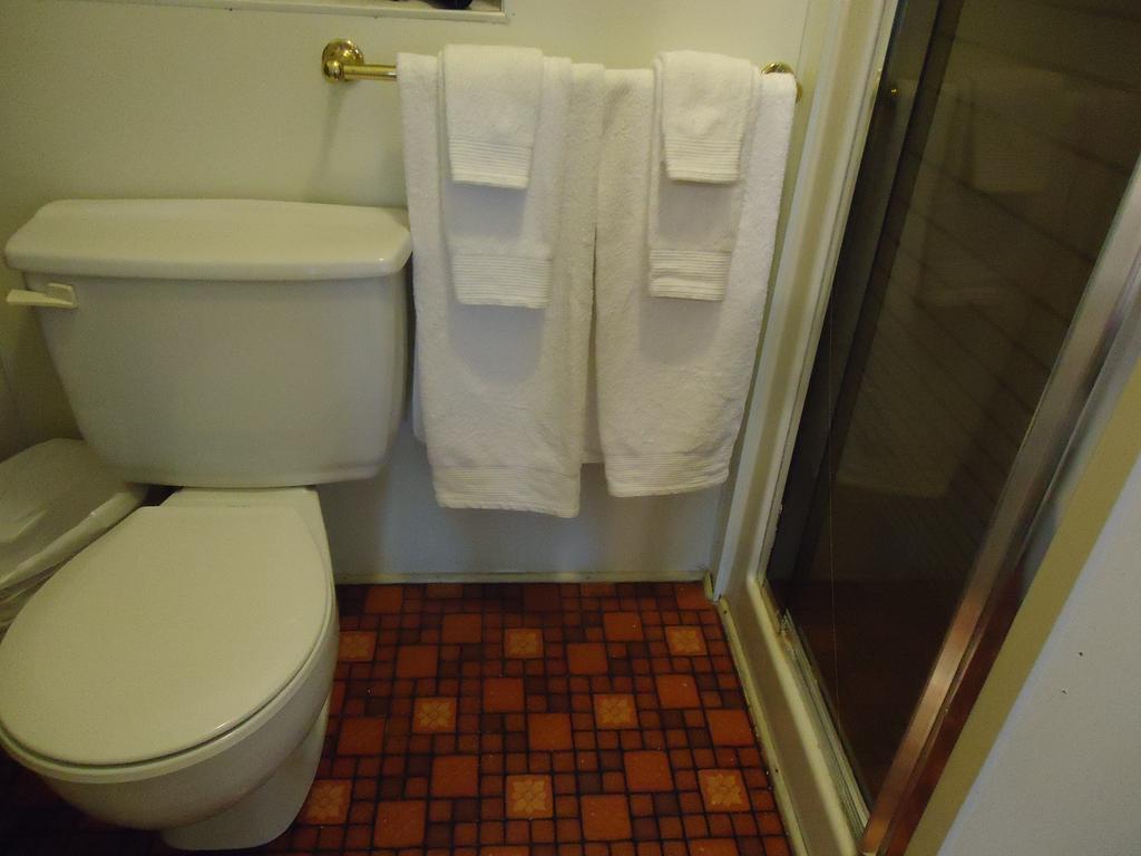Governor'S Mansion Inn Miramichi Room photo
