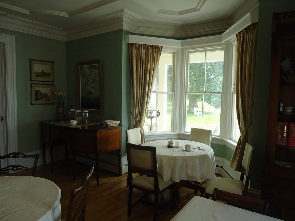 Governor'S Mansion Inn Miramichi Exterior photo