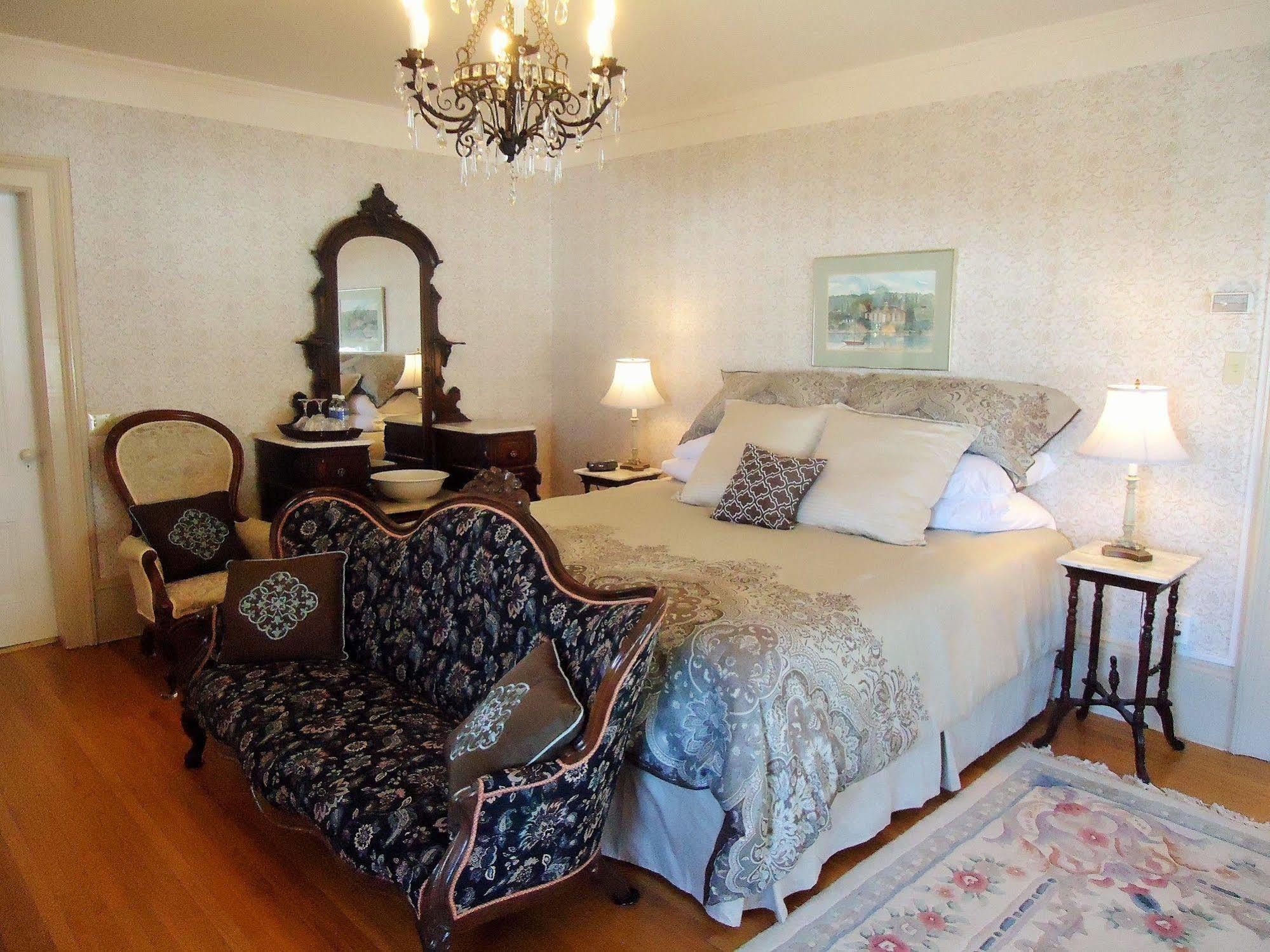 Governor'S Mansion Inn Miramichi Exterior photo