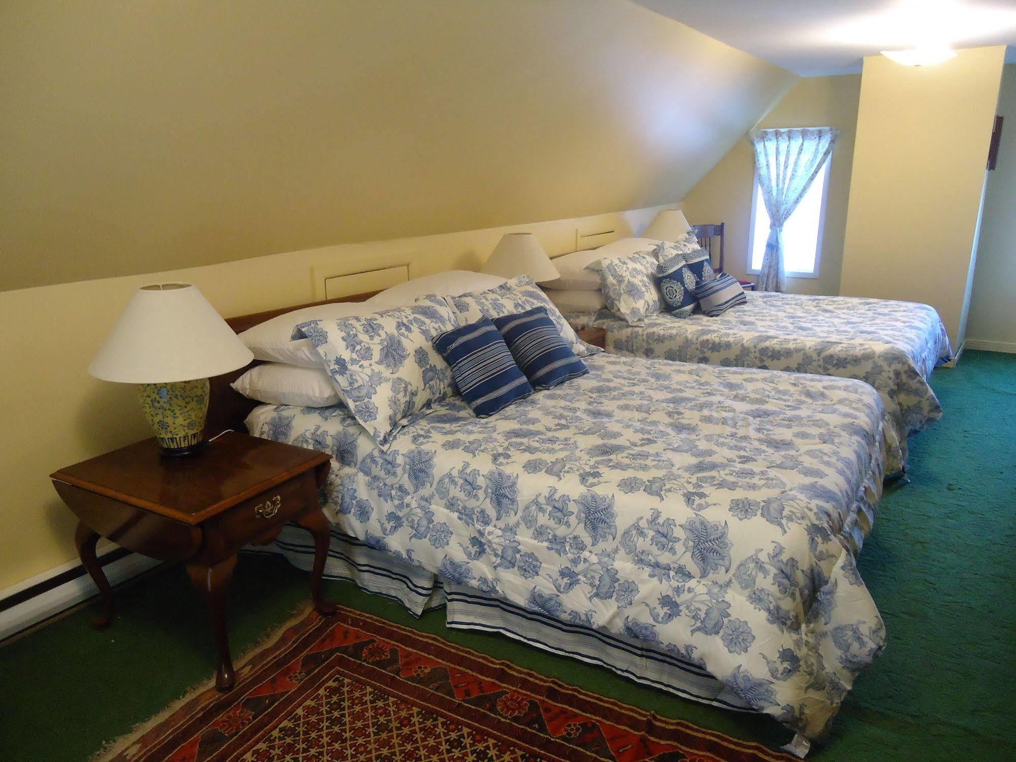 Governor'S Mansion Inn Miramichi Exterior photo