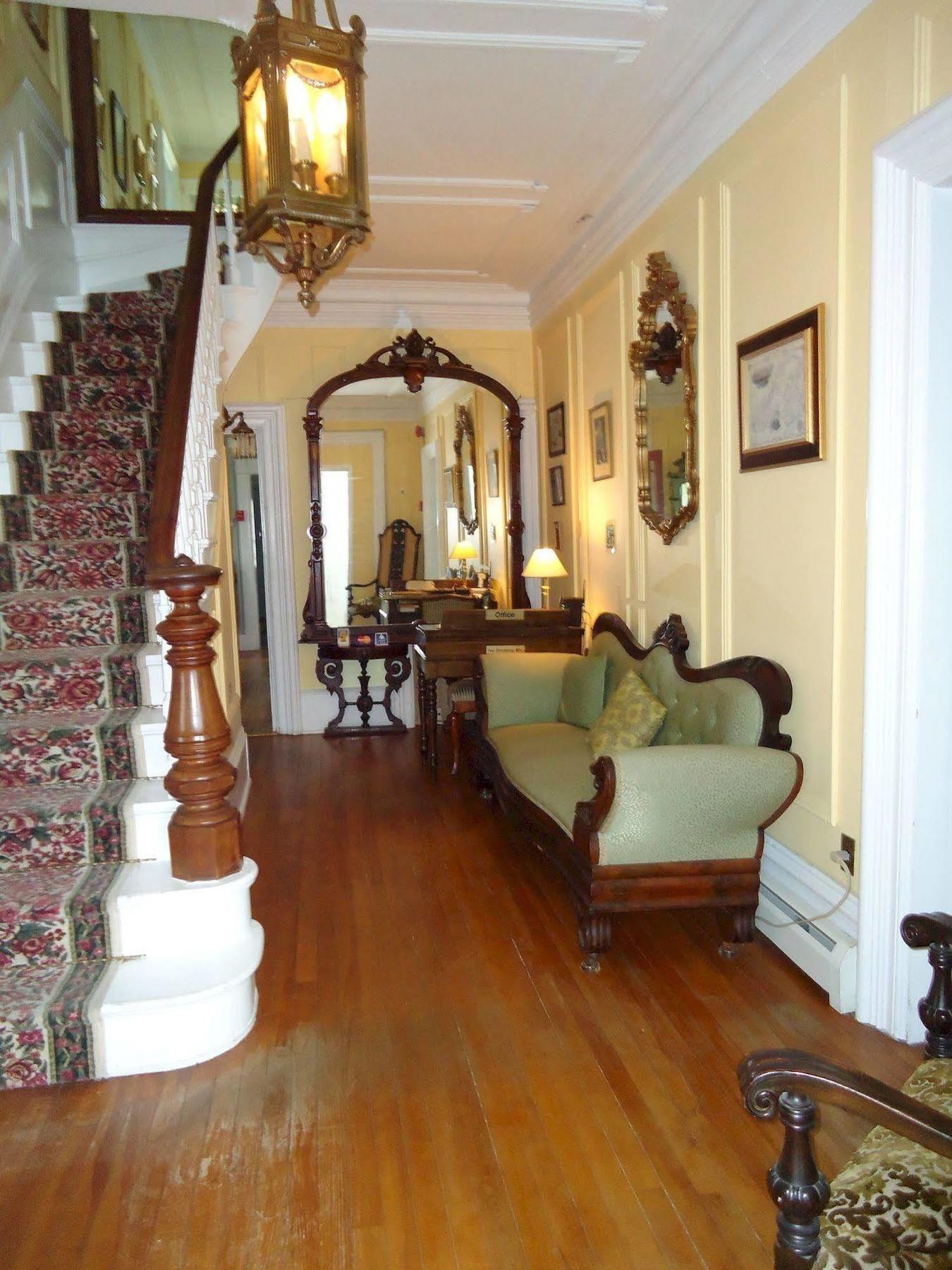 Governor'S Mansion Inn Miramichi Exterior photo