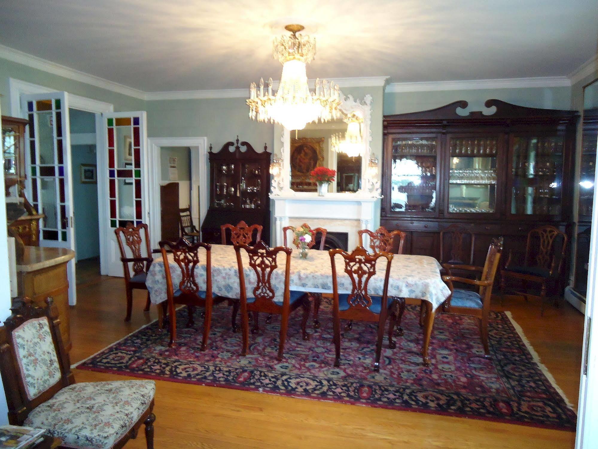 Governor'S Mansion Inn Miramichi Exterior photo