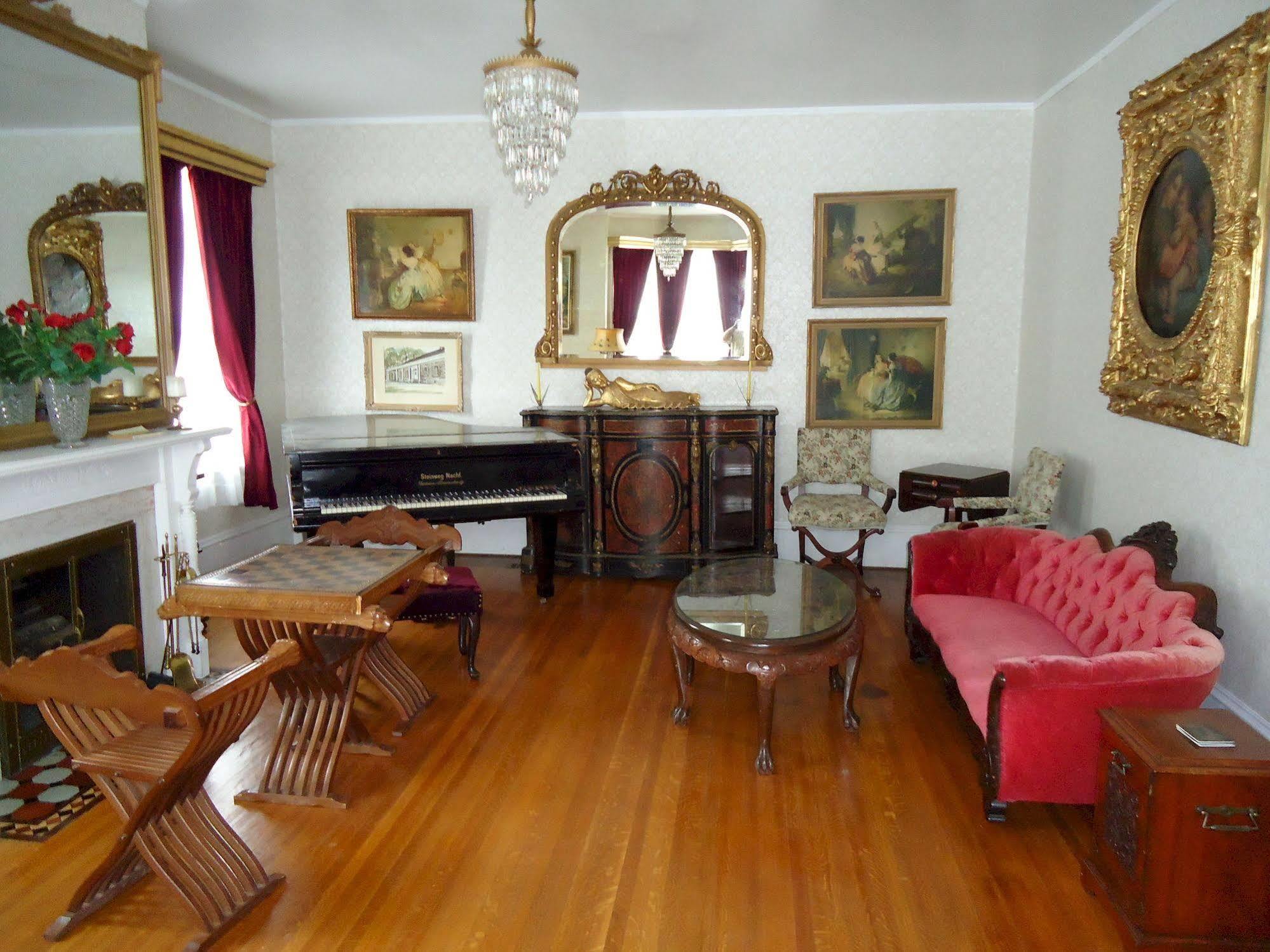 Governor'S Mansion Inn Miramichi Exterior photo