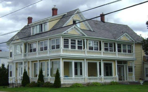 Governor'S Mansion Inn Miramichi Exterior photo